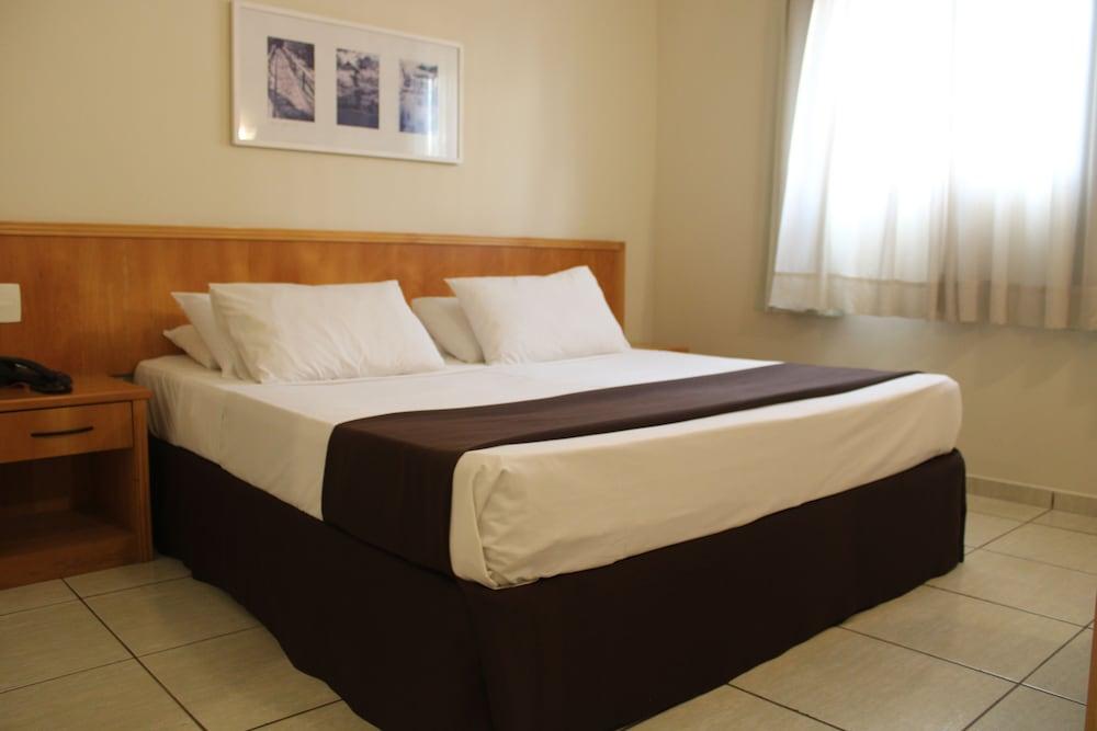 Harbor Self Graciosa Hotel