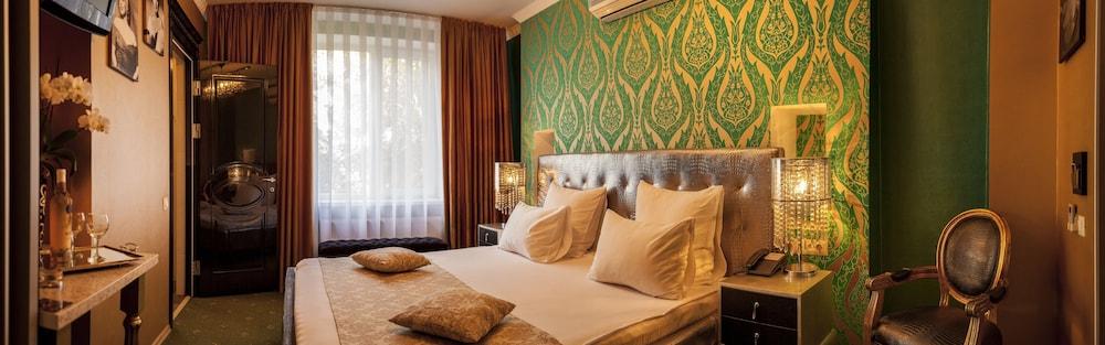 Weekend Boutique Hotel