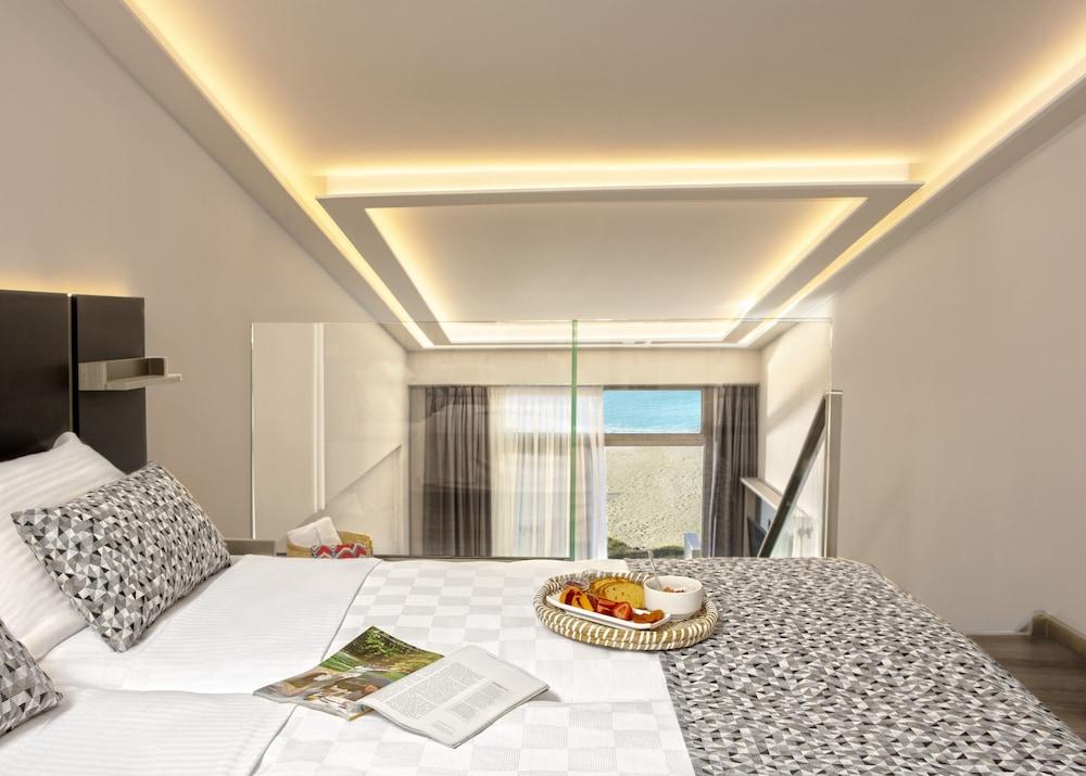 Pearl SeaBreeze Suites