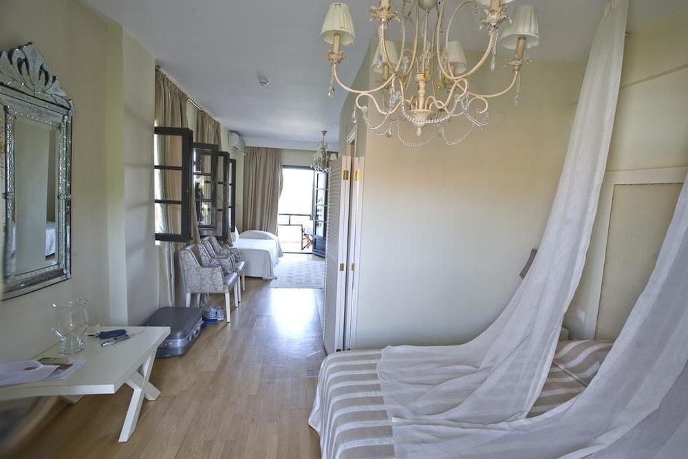 Assa Maris Beach Hotel