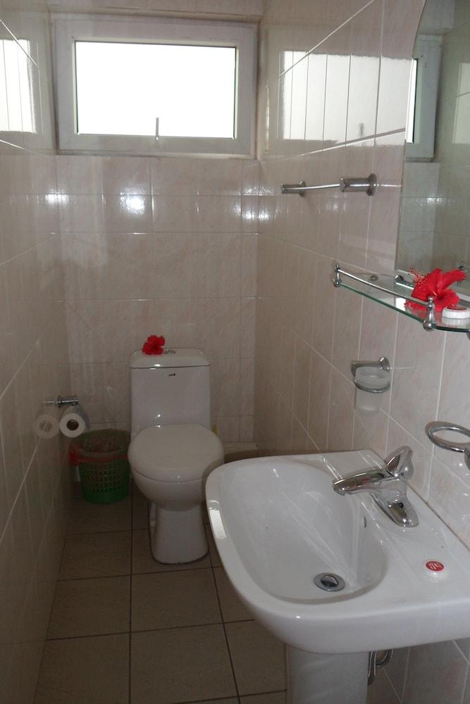 Reef Holiday Apartments