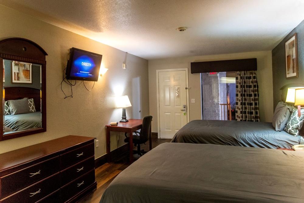 Magnolia Inn And Suites