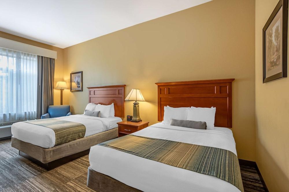 Best Western Plus University Park Inn & Suites