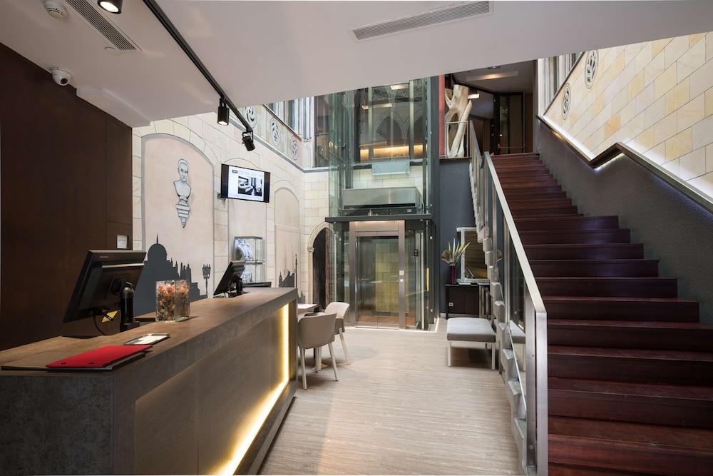 Catalonia Catedral Hotel