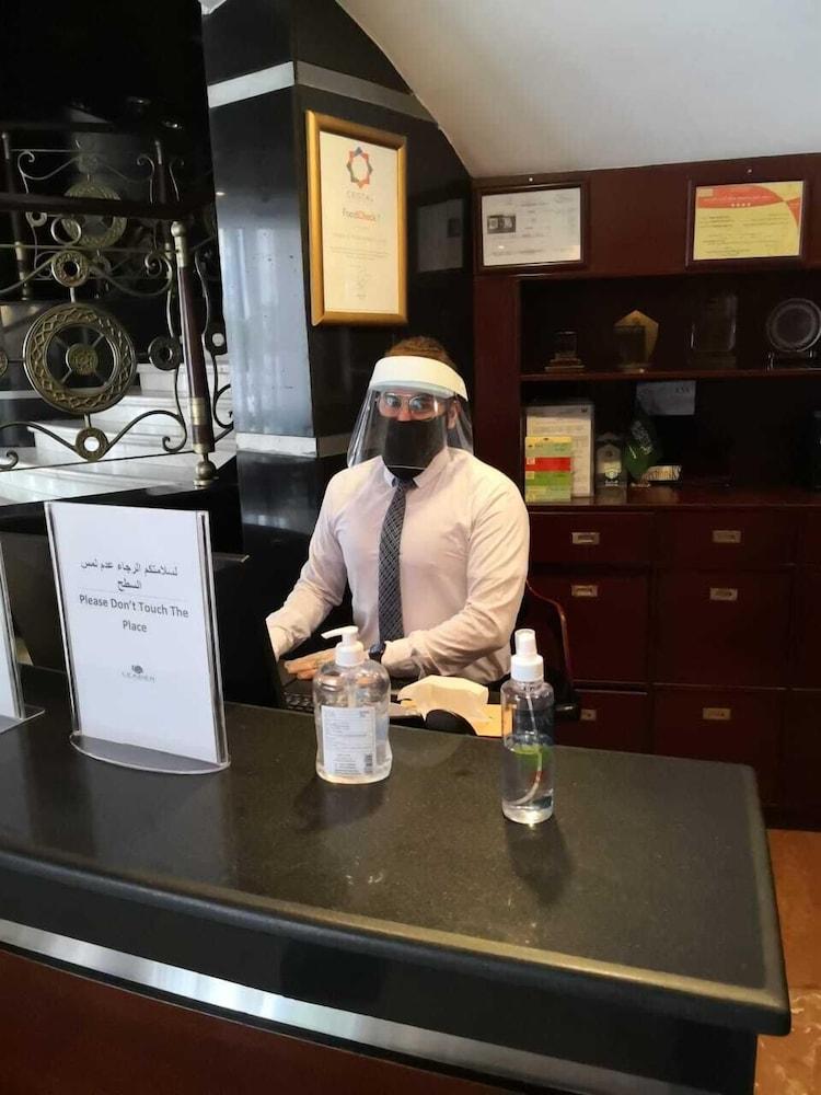 Leader Al Muna Karim