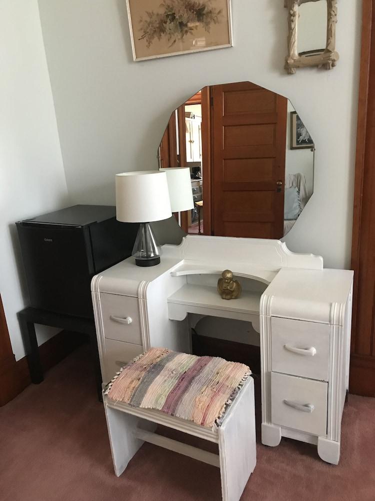 Violet Rose Bed & Breakfast