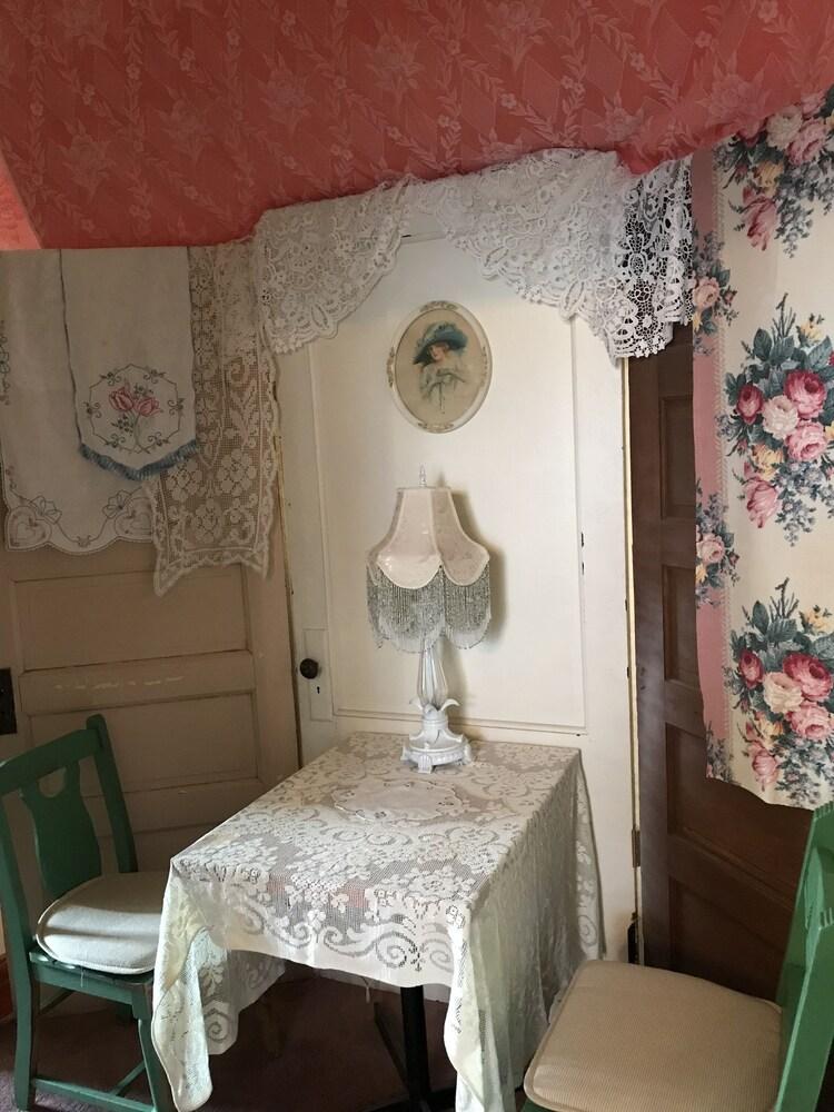 Violet Rose Bed & Breakfast