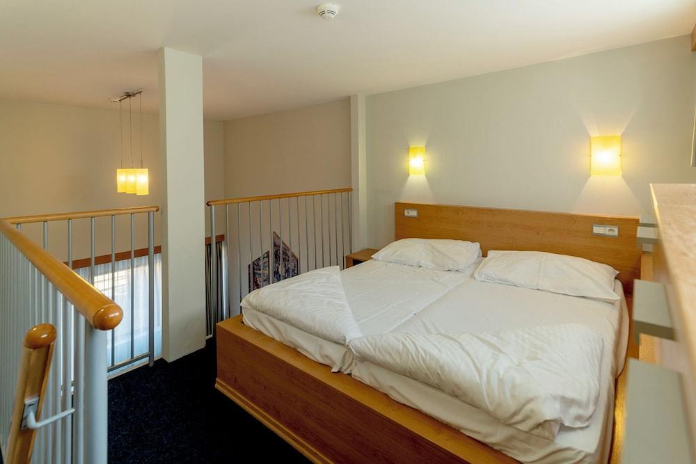 Hotel AquaCity Seasons