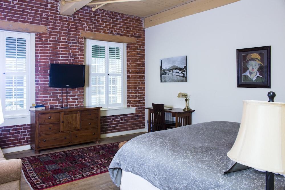 The Common Man Inn & Restaurant