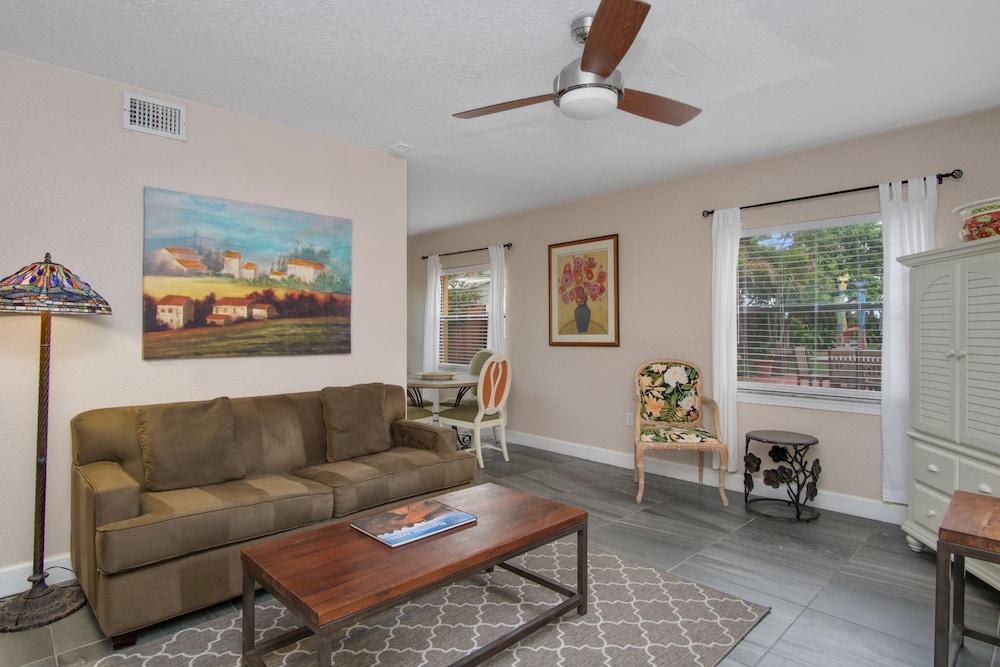 Beach Place Guesthouses