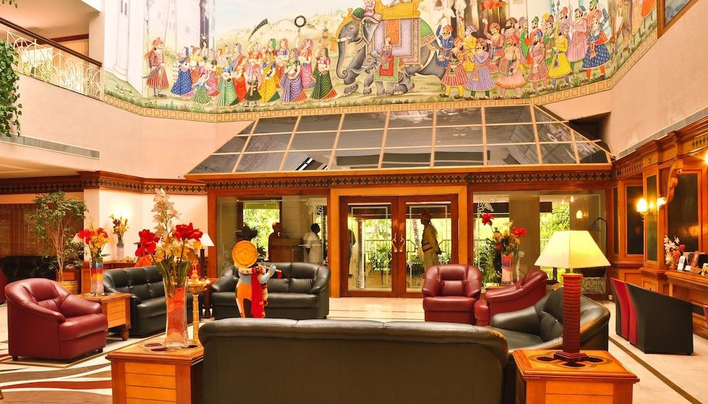 Hotel Kanoos Residency