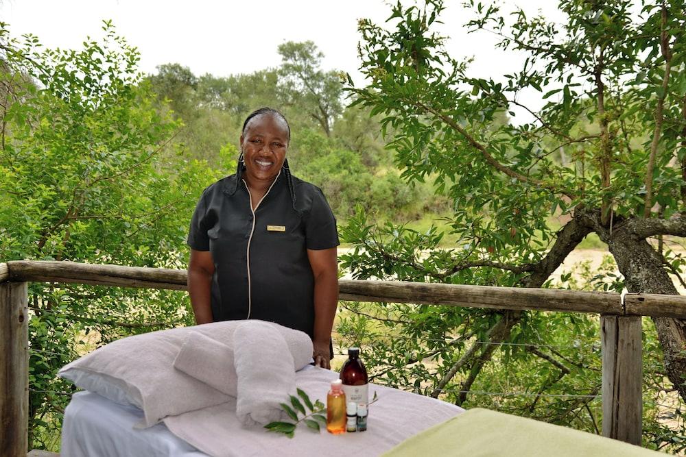 Rhino Post Safari Lodge