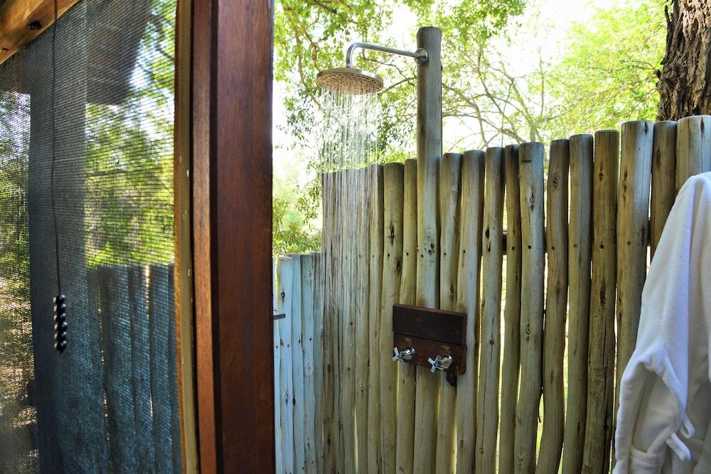 Rhino Post Safari Lodge