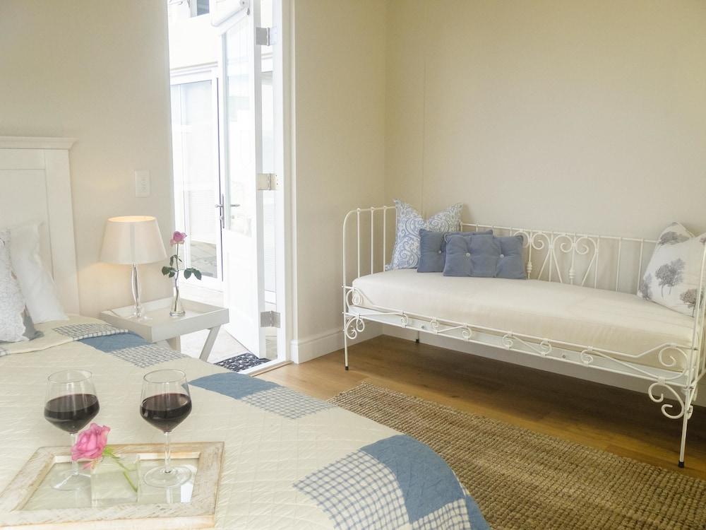 138 Marine Beachfront Guesthouse