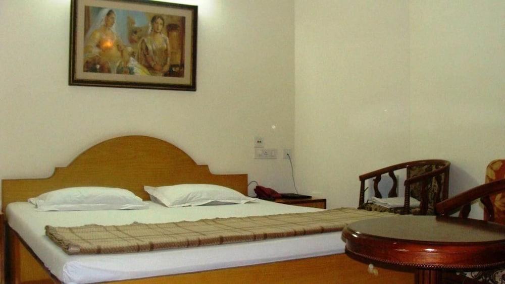 Madhuvan Hotel
