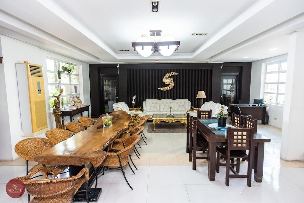 Quezon Premier Hotel Candelaria