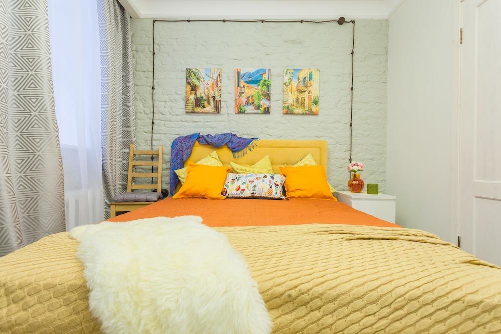 Apartments on Konnogvardeisky