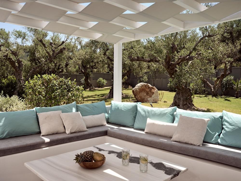 Drallos Luxury Villa