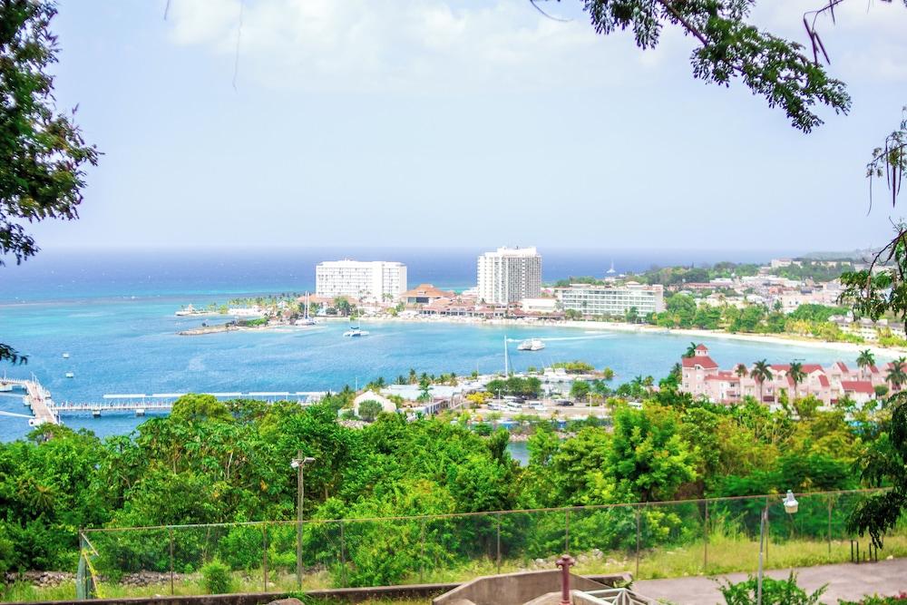 Columbus Heights Ocean View Large Studio