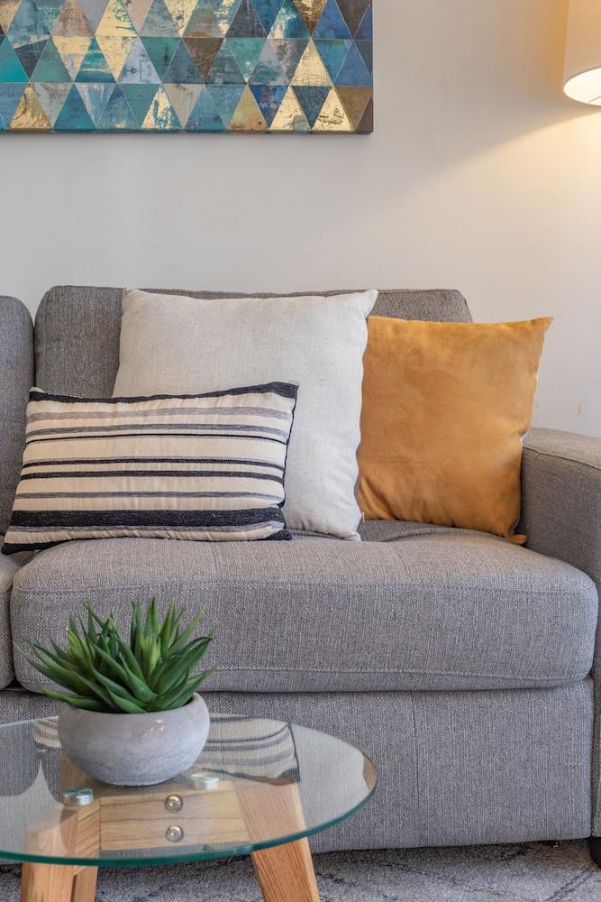 Alojarent Carlos XII