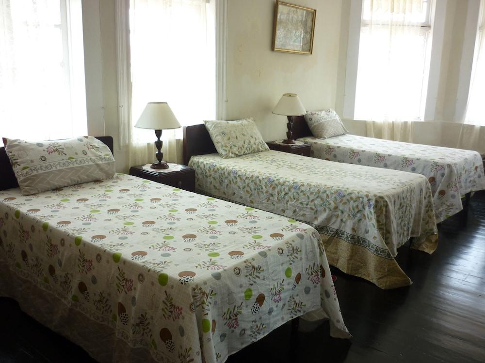 DeMontevin Lodge Hotel