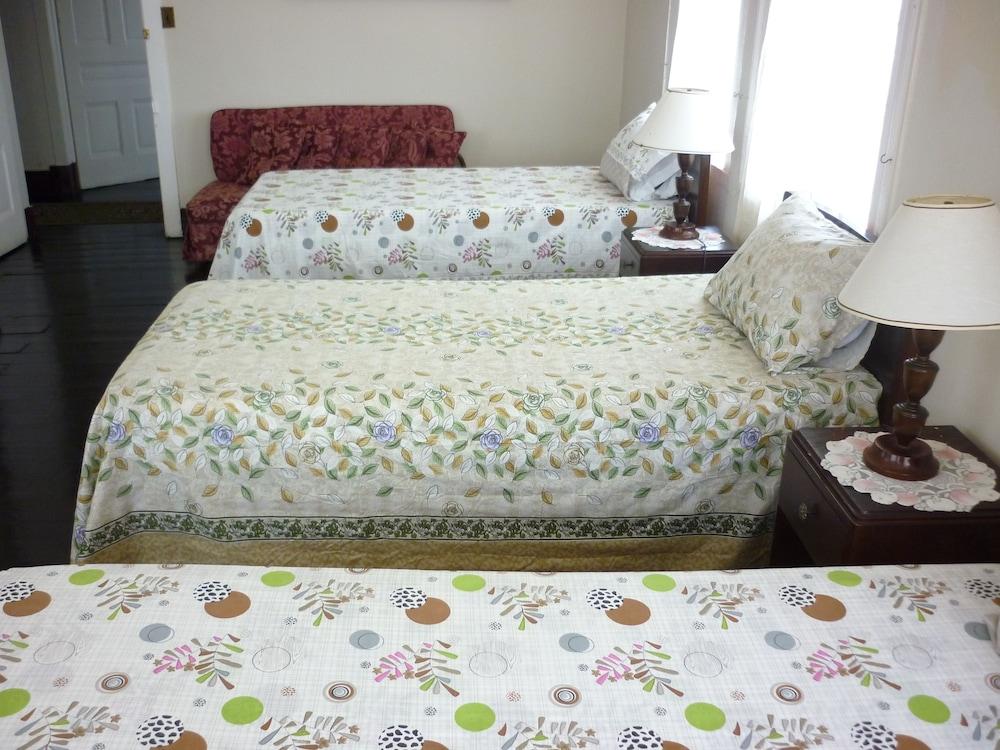 DeMontevin Lodge Hotel