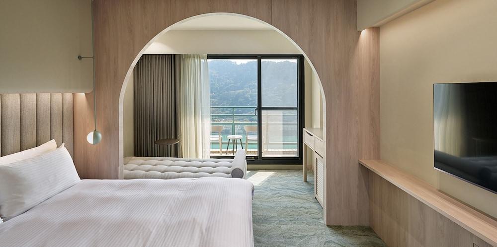 Howard Lake Resort Shihmen Dam