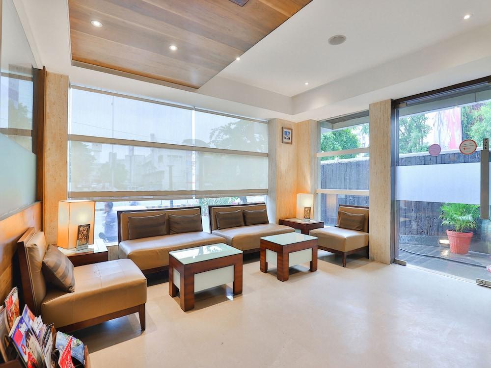 Edition O 30006 Ambawadi