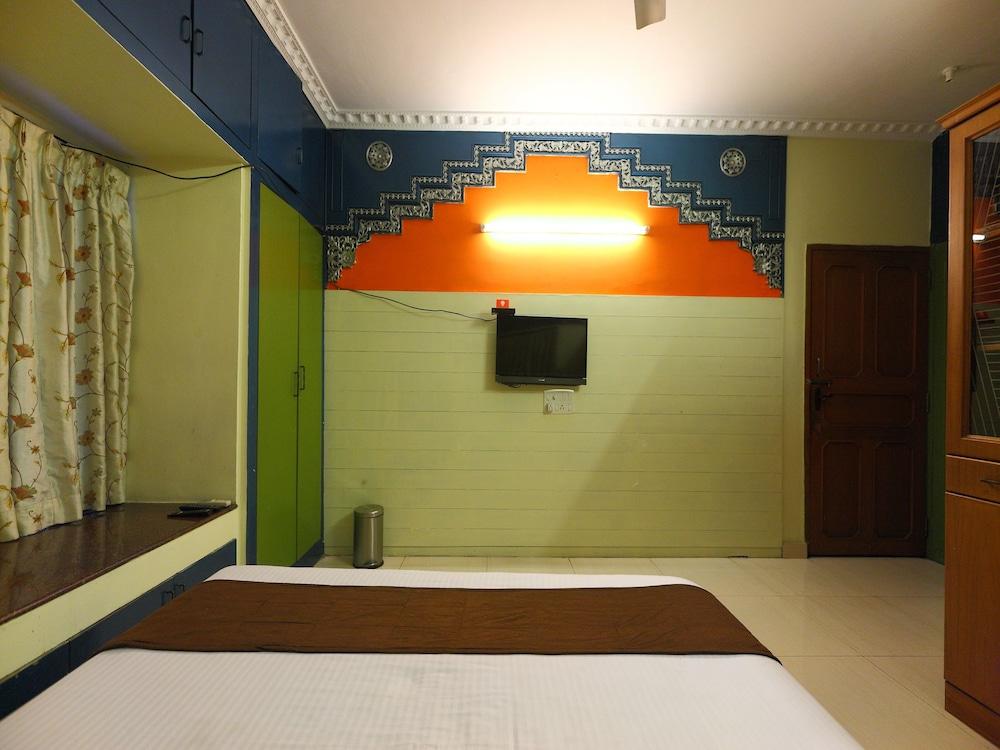 OYO 8033 Premam Service Apartment