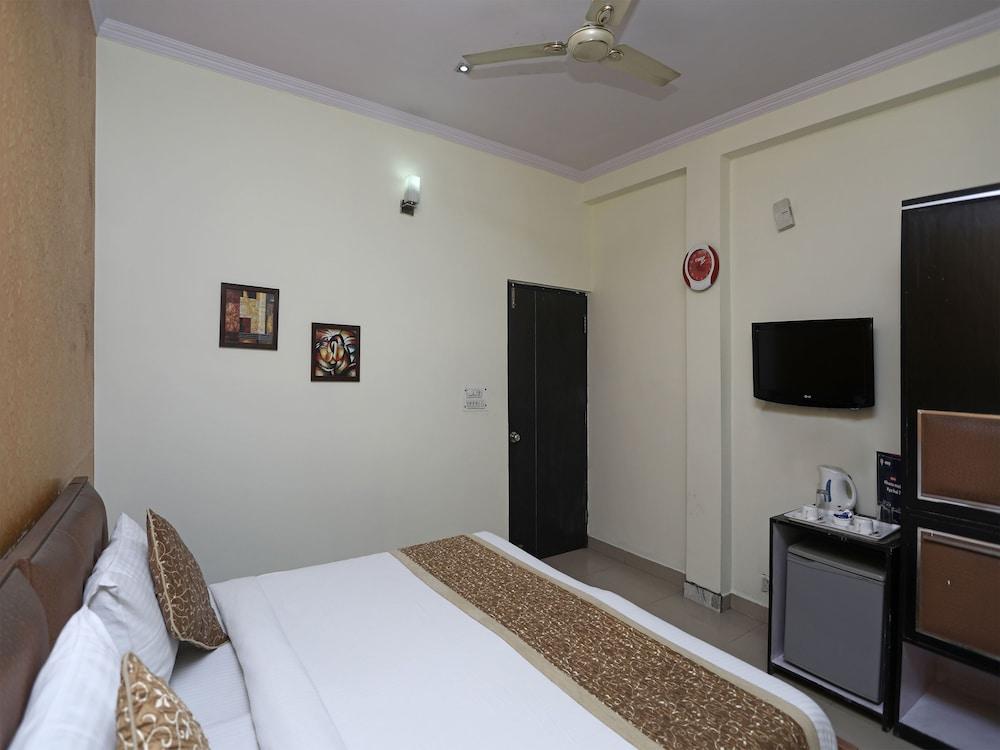 OYO 14875 The Imperial Residency