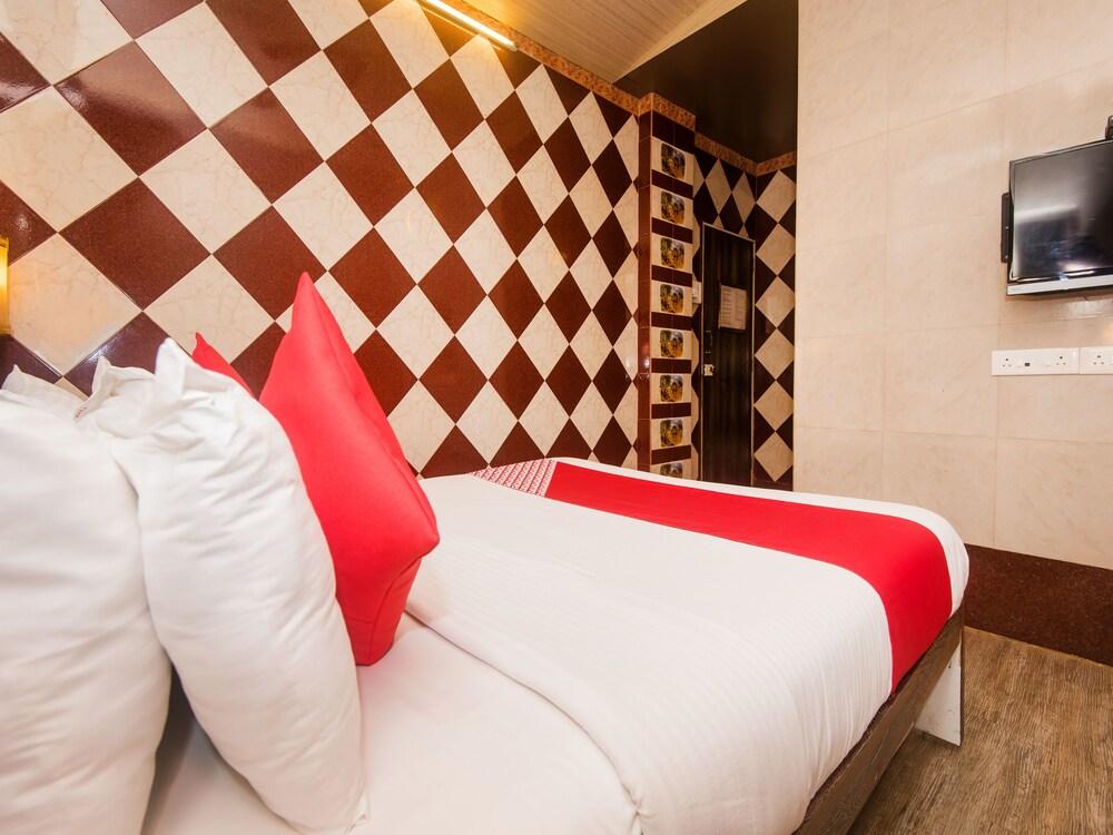 OYO 16119 Hotel Oliver