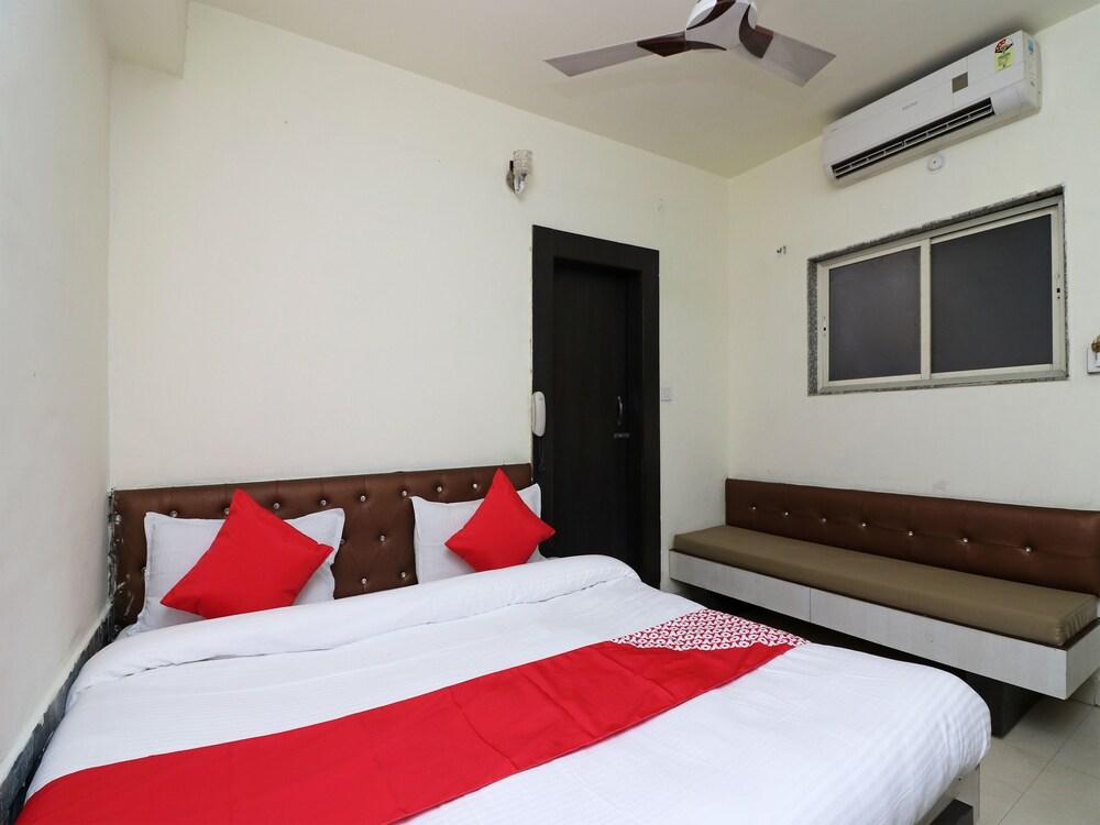 OYO 8219 Hotel Manan