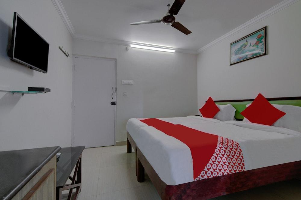 SPOT ON 14323 Anupama Hotel