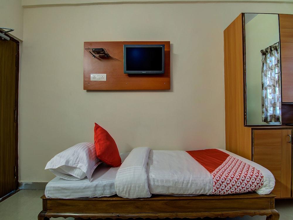 OYO 15019 Savera Function Hall