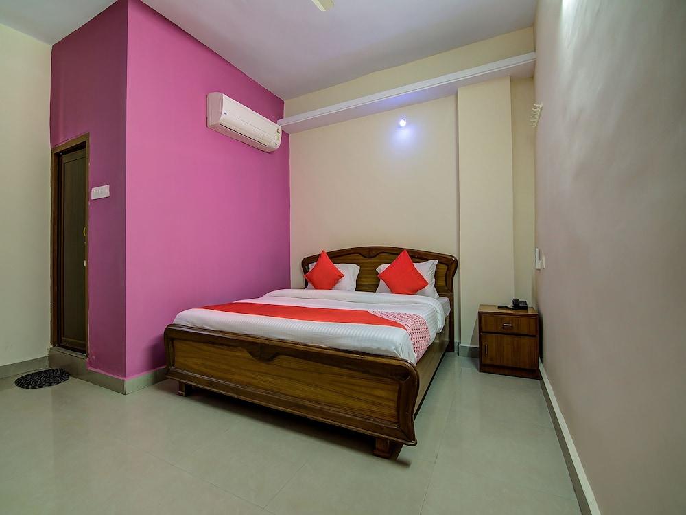 OYO 15019 Savera Function Hall