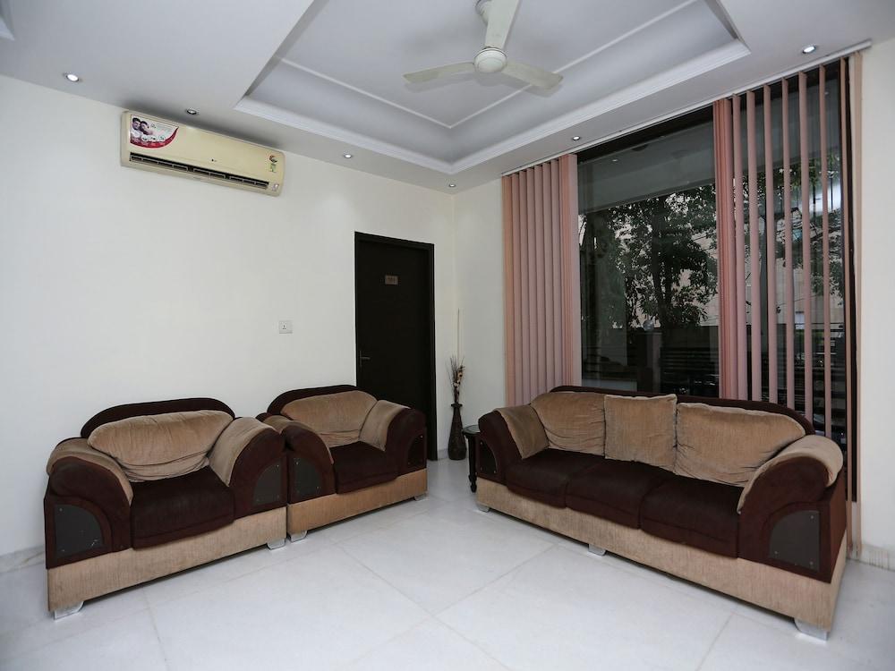 OYO 16410 Hotel Retreet