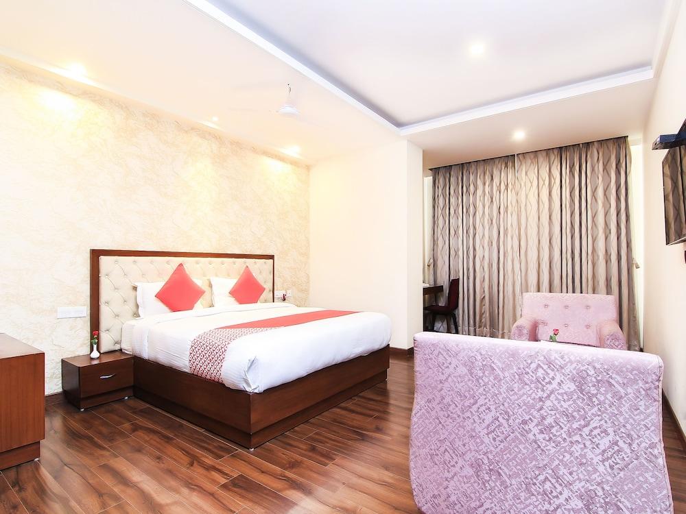 Capital O 15351 Vikram Palace