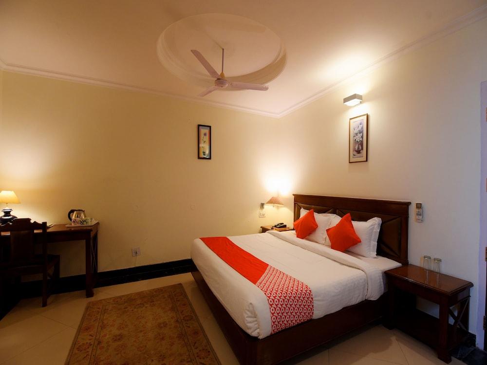 OYO 17097 Kenwood Resort