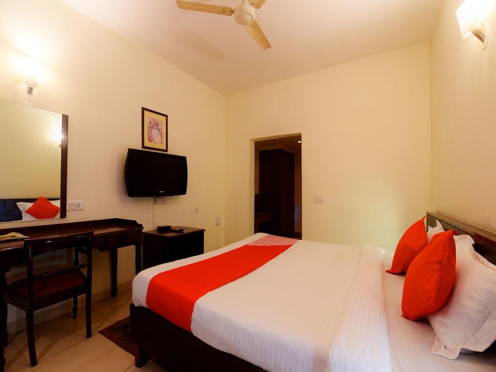 OYO 17097 Kenwood Resort