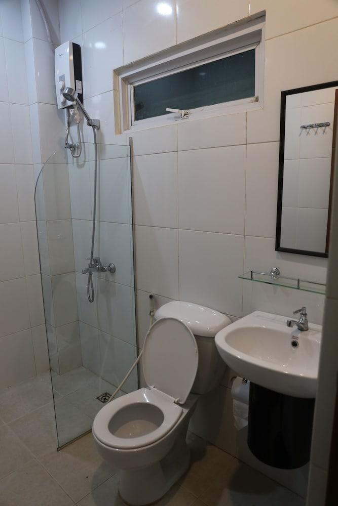 Coron Hostel Express - Adults Only