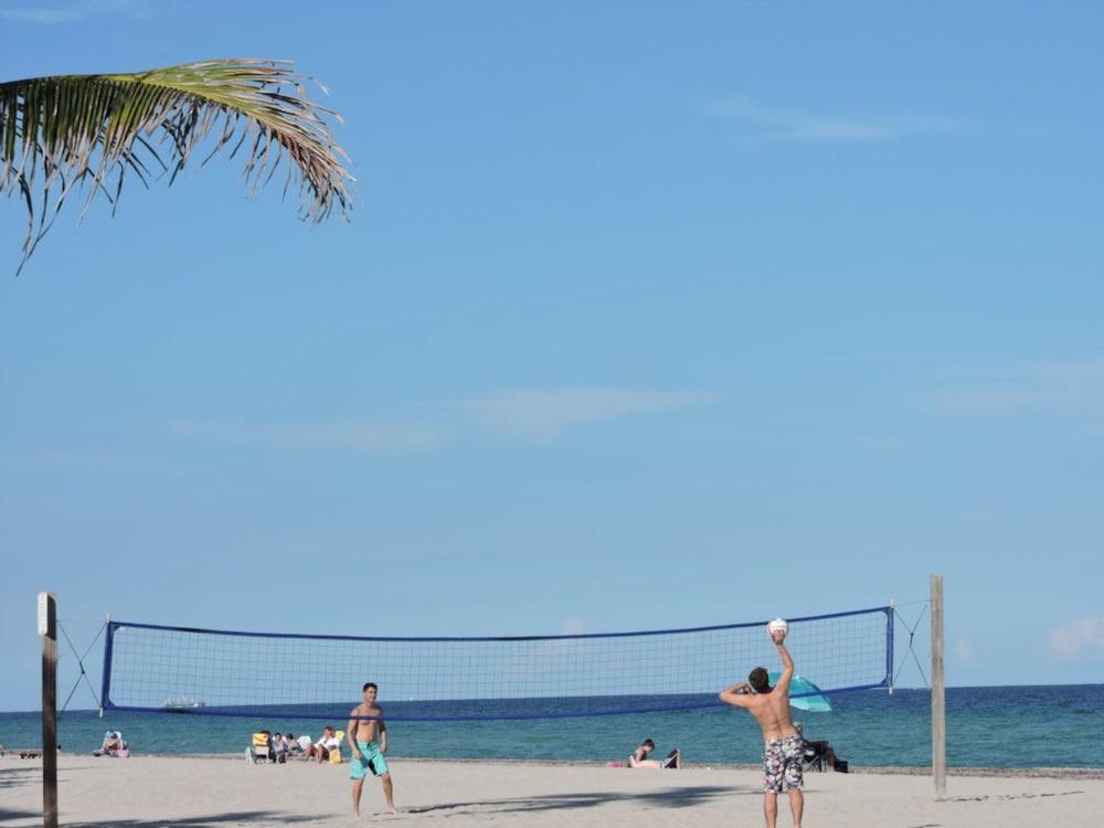 Seabreeze Beachside Studios by ValGal