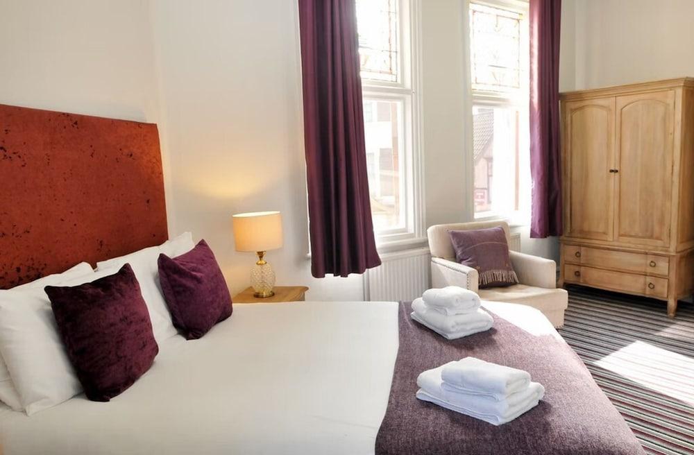 The Royal Hotel Crewe, A BRILLIANT Collection