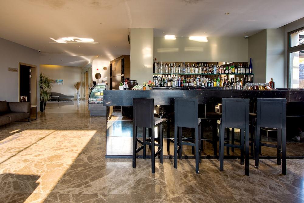 The Ray Hotel & Studios