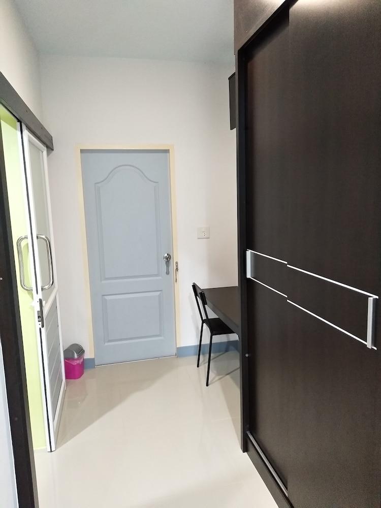 Ausgust Riverside Resort