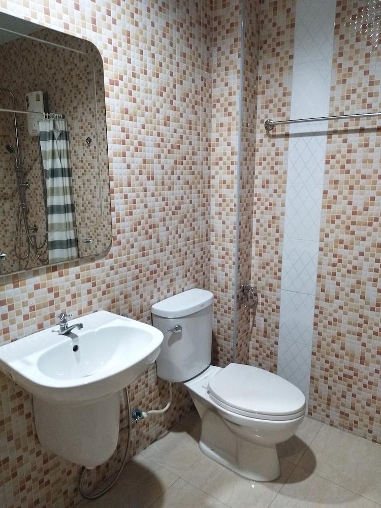 Ausgust Riverside Resort