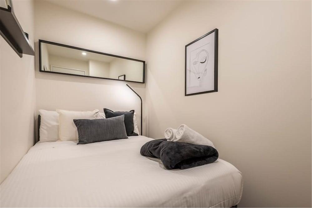 Crown Boutique S Collection