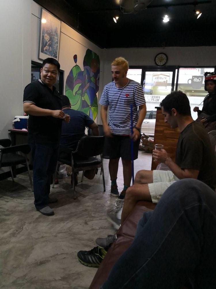 Feel Like Home Dormitory - Hostel