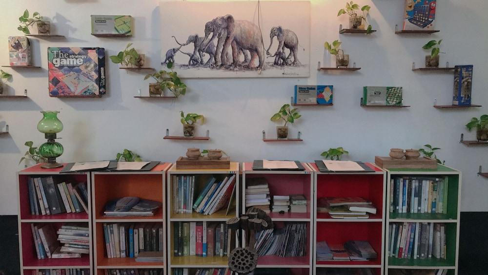 Golden Ganesha Villa - Hostel