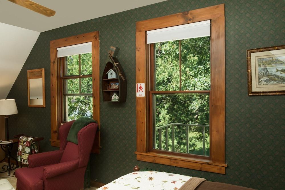 The Lake House at Ferry Point