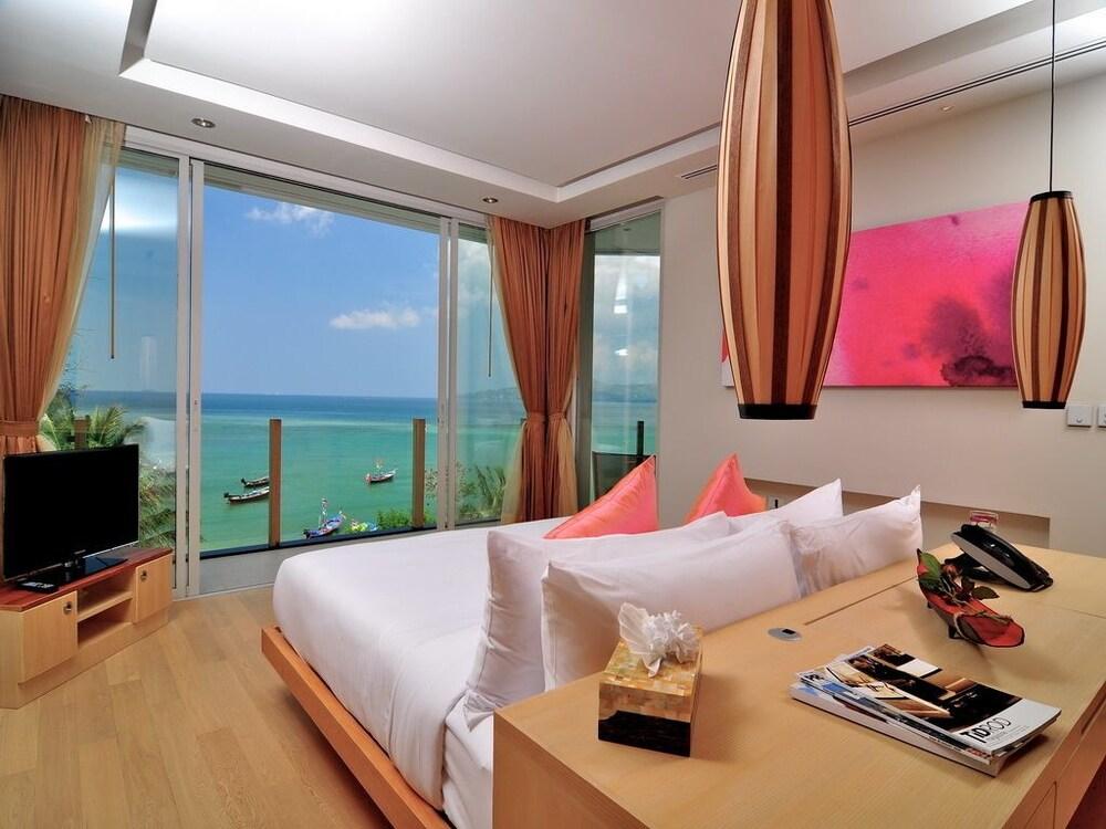 Beachfront Phuket Seaview Suites
